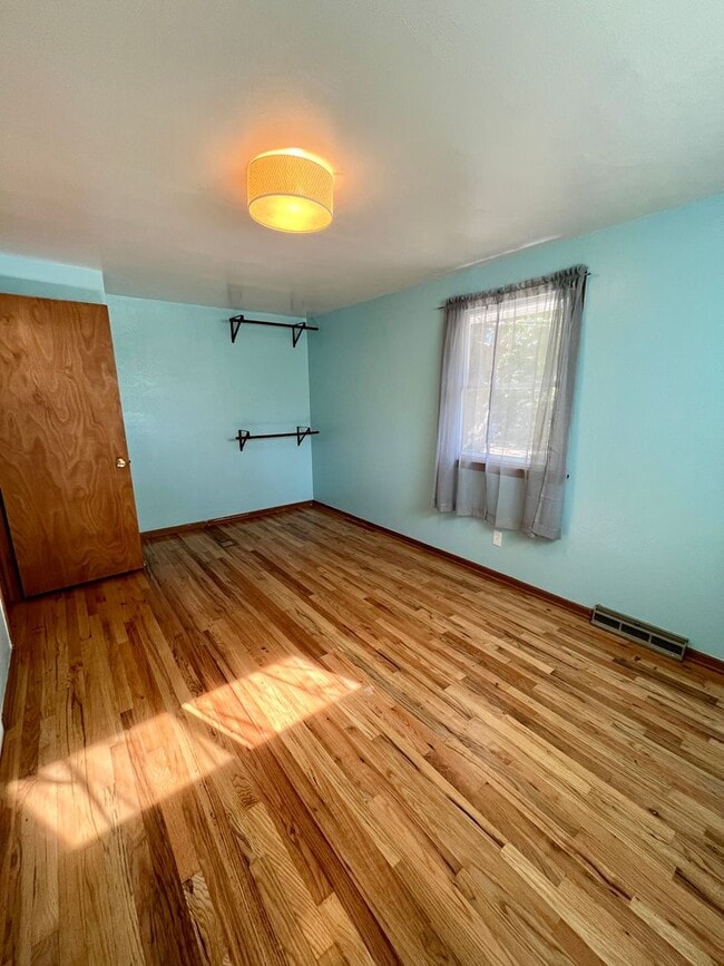 Building Photo - 3 Bedroom ranch w/ garden in the Heart of Longmont!