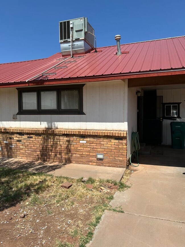Building Photo - Winslow 2 Bedroom Rental