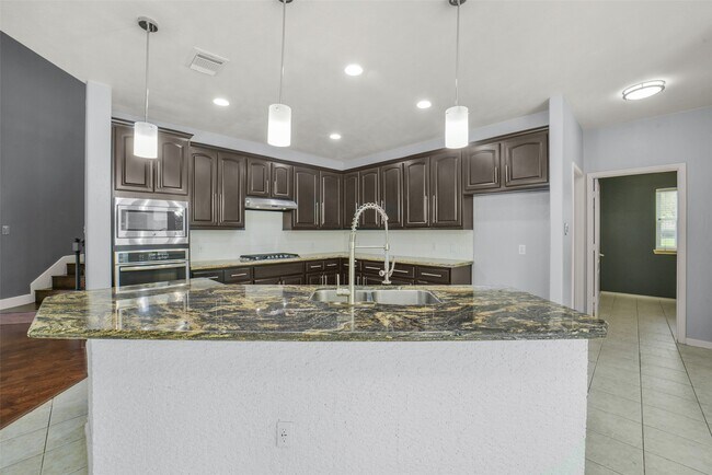 Building Photo - 402 Sterling Heights Ln