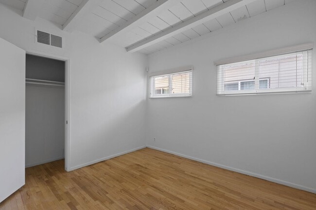 Building Photo - 15826 Magnolia Blvd