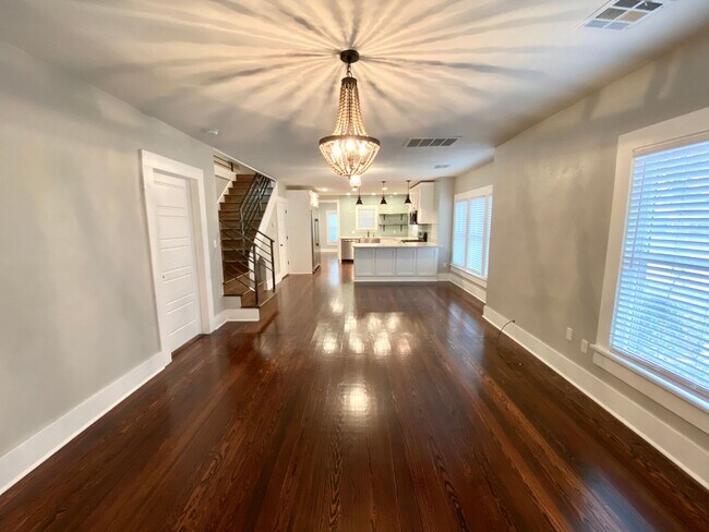 Building Photo - Swan Lake Luxury Bungalow