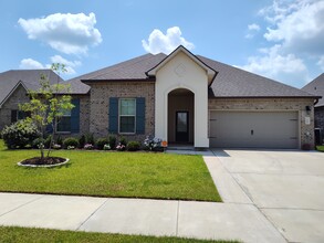 Building Photo - 108 Hardwood Dr