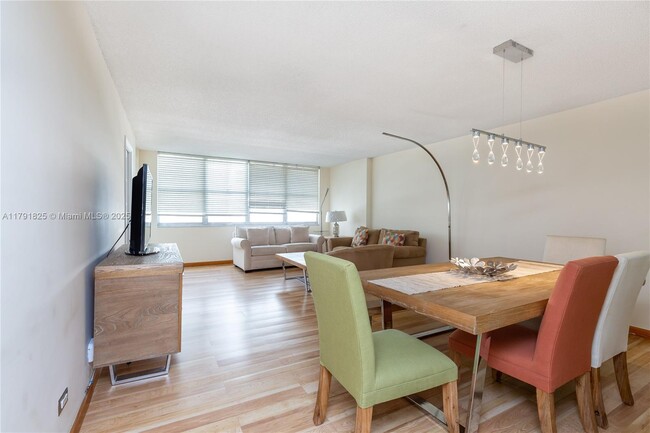 Building Photo - 6039 Collins Ave