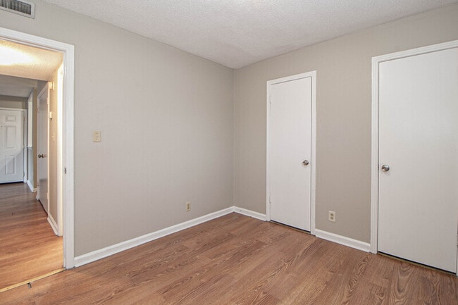 Building Photo - 807 Golf View Pl
