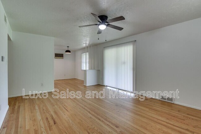 Building Photo - 3516 Mt Pleasant Dr