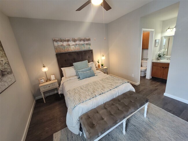 Building Photo - 7250 W Greens Rd