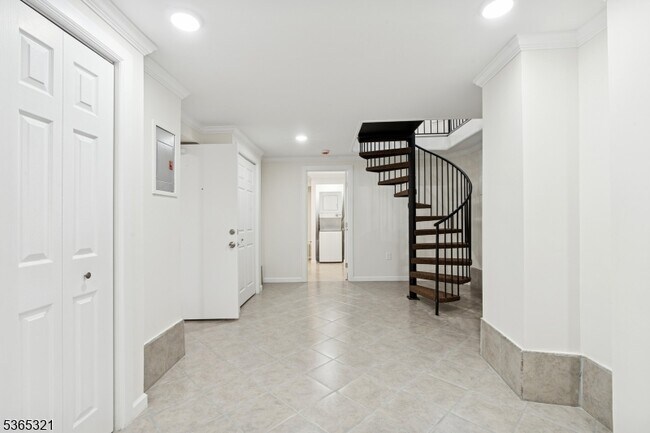 Building Photo - 350 Arlington Ave