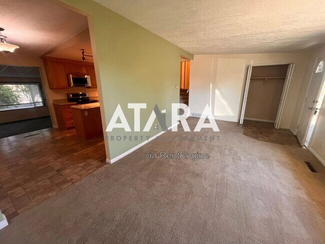 Building Photo - 618 W Anderson Ave