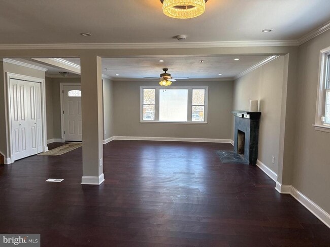 Building Photo - 7419 Farnum St