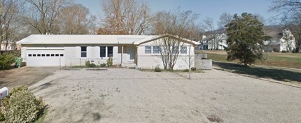 Building Photo - Fenced yard in Southeast Huntsville