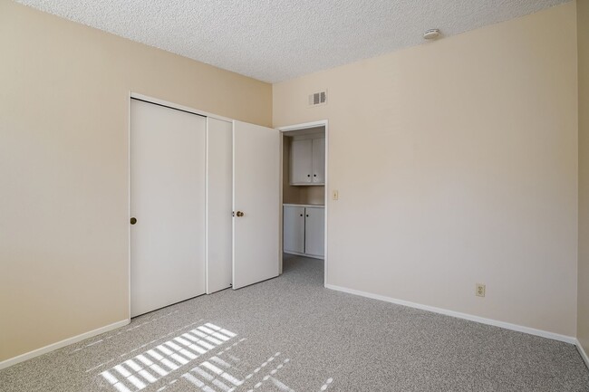 Building Photo - 10612 Rose Cir