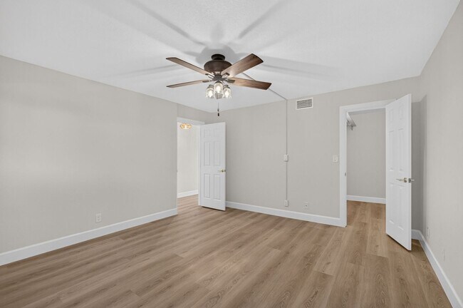 Building Photo - 52 Yacht Club Dr