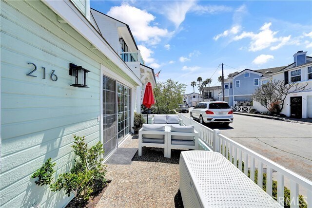 Building Photo - 216 Collins Ave