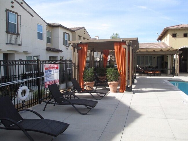 Building Photo - 40407 Calle Real