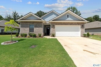 Building Photo - 14971 Greenleaf Dr