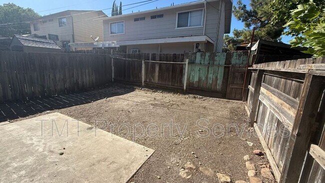 Building Photo - 535 Sims Ave