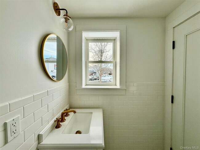 Building Photo - 126 E Main St