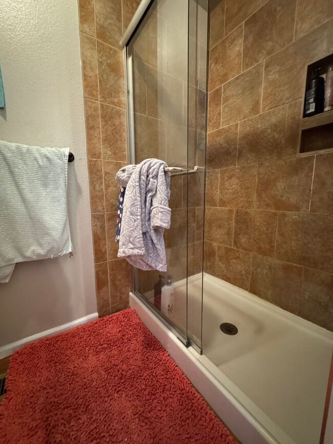 Building Photo - Great House