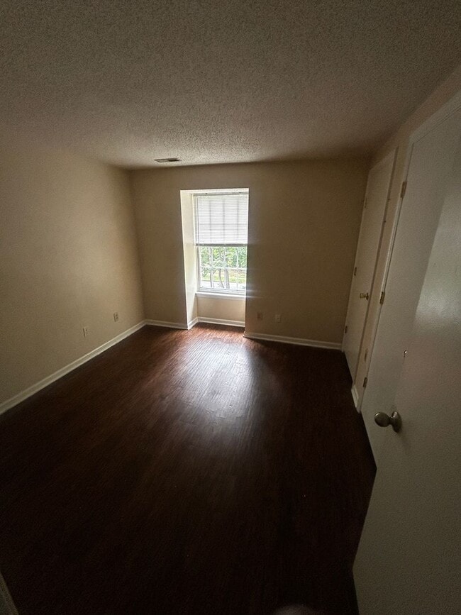 Building Photo - Freshly Renovated 3BR Condo Steps from UNC...