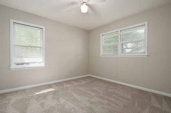 Building Photo - 2004 Rosewood Dr NW