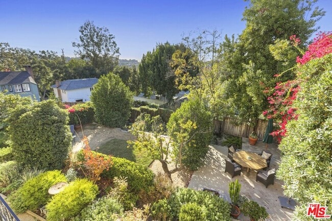 Building Photo - 2071 Escarpa Dr