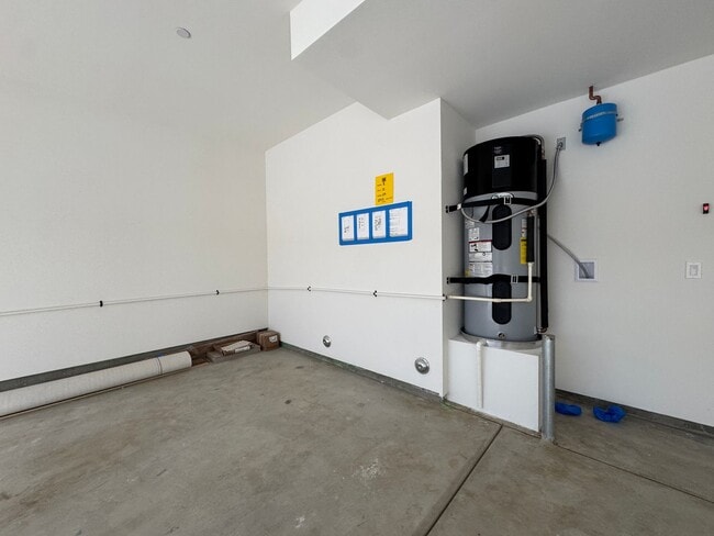Building Photo - BRAND NEW 4 BED, 3.5 BATHS, 2070 SQ FT TOWNHOME BY KH HOMES