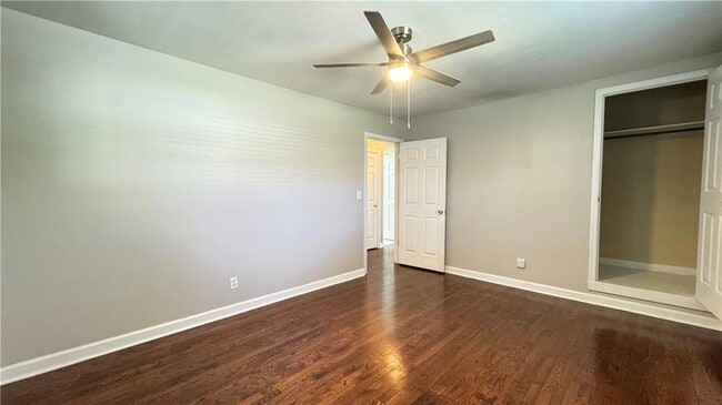 Building Photo - 552 Sybil Ln SE