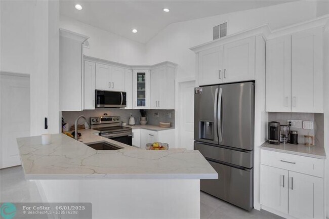 Building Photo - 9585 Carousel Cir S