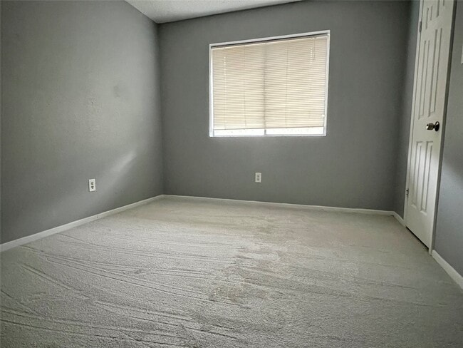 Building Photo - 10610 Sandy River Dr