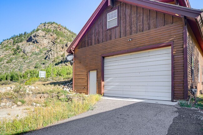Building Photo - 2077 County Road 308-SI ID1623794P