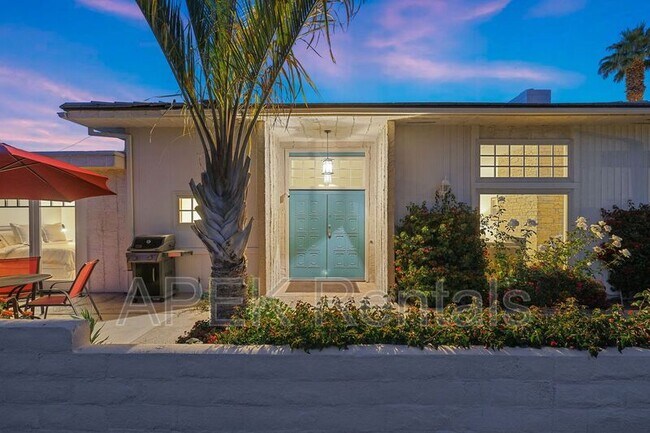 Building Photo - 74939 Vía Lago