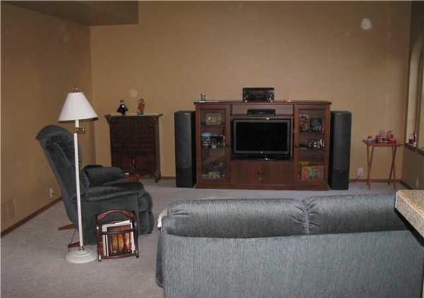 Building Photo - Spacious Rockrimmon Home for Rent – Cul-de-Sac Location!