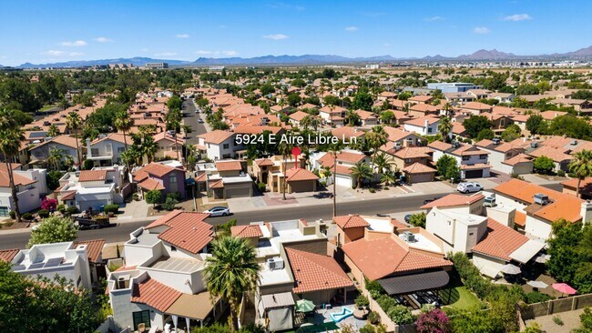 Building Photo - Move-in-ready home available furnished or unfurnished to suit your lifestyle!!