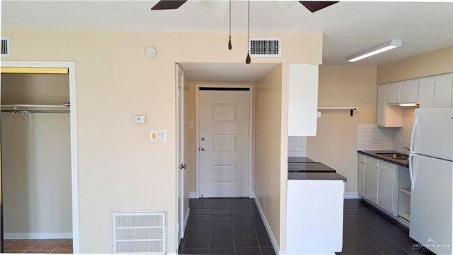 Building Photo - 1418 Beech Ave