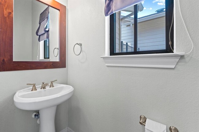 Building Photo - 4536 Berkman Dr