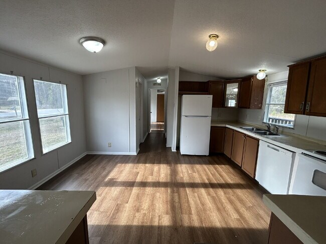 Building Photo - Mobile Home For Rent