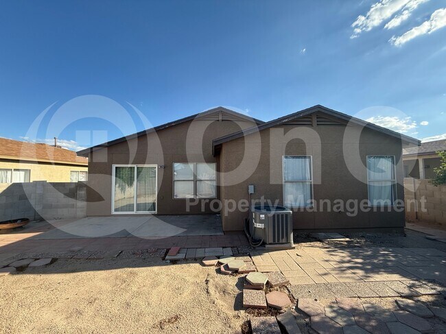 Building Photo - 1702 W Summer Dawn Dr