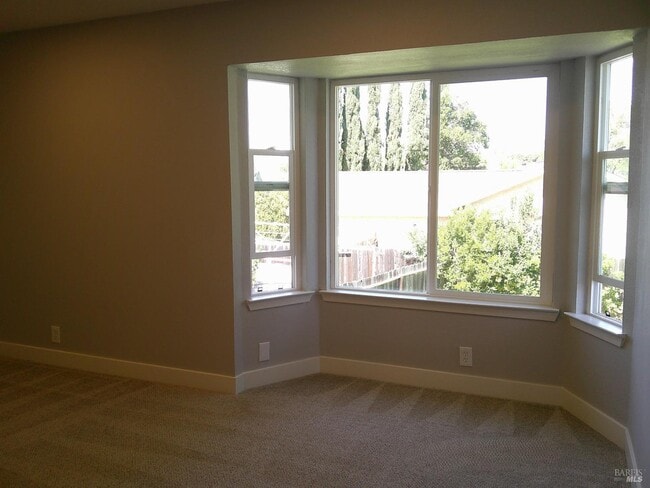 Building Photo - 785 Dogwood Cir