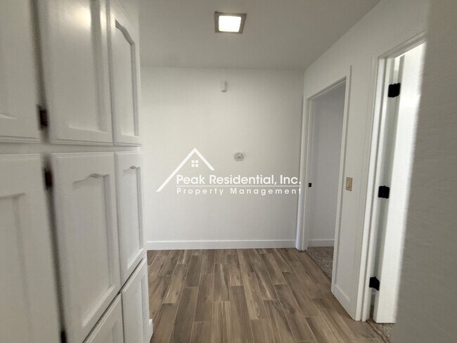 Building Photo - Wonderful Orangevale 4bd/2ba Home with 2 Car Garage!