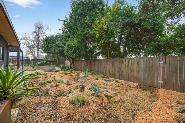 Building Photo - Not your average Davis rental.