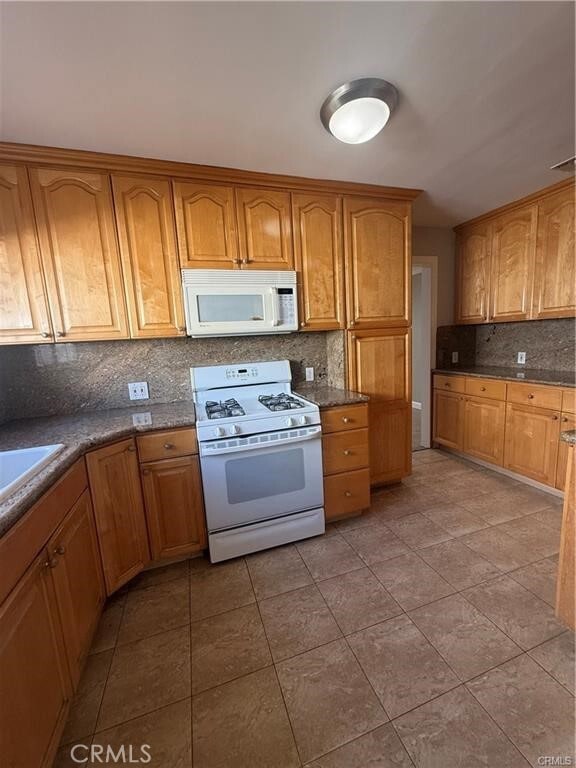 Building Photo - 6853 Matilija Ave