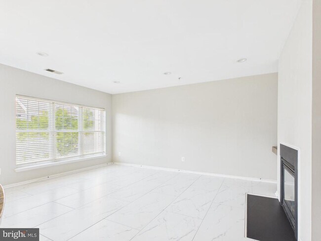 Building Photo - 4587 Whittemore Pl