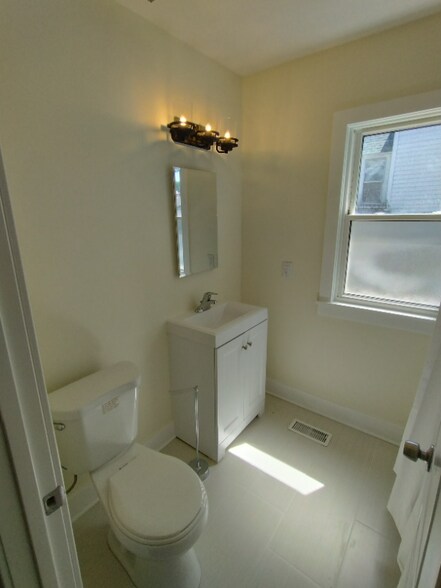 Building Photo - 2643 12th Ave S