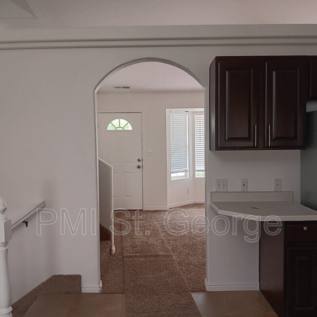 Building Photo - 1947 E 40 S Cir