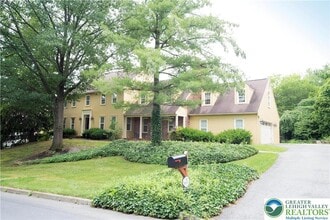 Building Photo - 1528 Wethersfield Dr