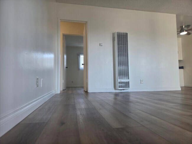 Interior Photo - 2346 W. 18th St