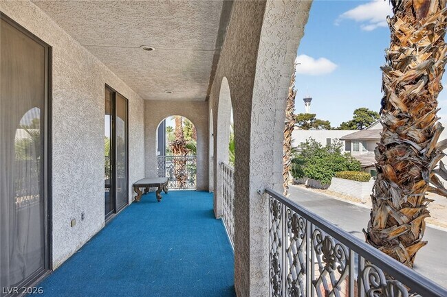 Building Photo - 2834 Queens Courtyard Dr