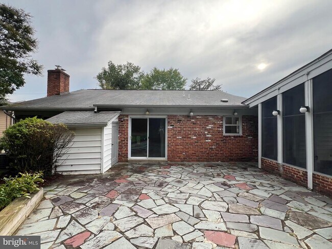 Building Photo - 6411 E Halbert Rd