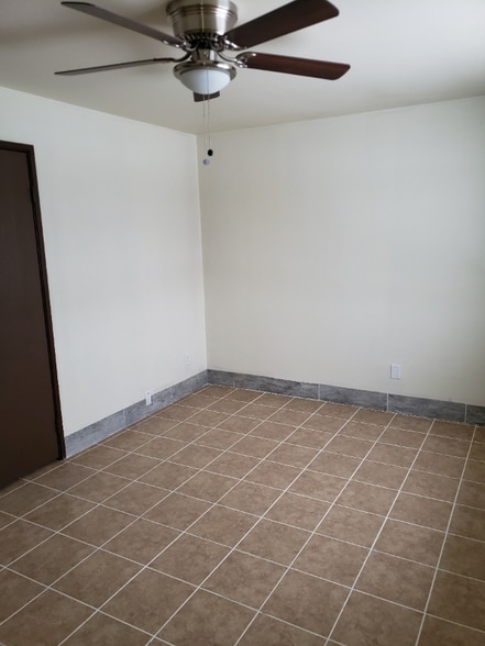 Building Photo - 8835 N Swan Rd