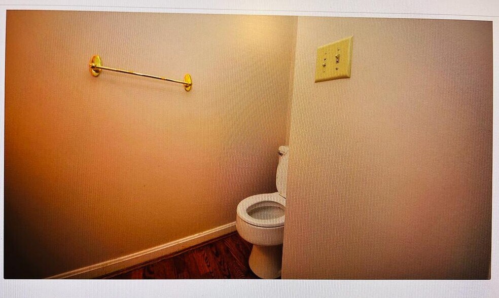 Building Photo - 8051 Hetz Dr